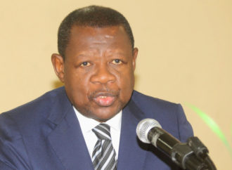 Pagaille au sein du FCC : Lambert Mende cite Basile Olongo parmi ses détracteurs à l’élection du gouverneur au Sankuru