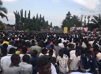 Mbuji-Mayi : Des milliers de militants ont accueillis Félix Tshisekedi à l’aéroport de Bipemba