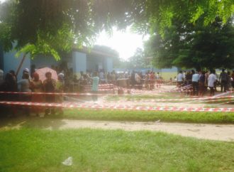Clôture des bureaux de vote : à l’institut Bokolo de Bandalungwa quelques électeurs traînent le long des files