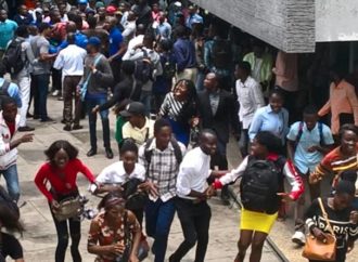 Kinshasa : tirs de gaz lacrymogènes contre les jets de pierres à l’UPN