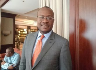 RDC : Delly Sesanga salue la remise du passeport à Moise katumbi