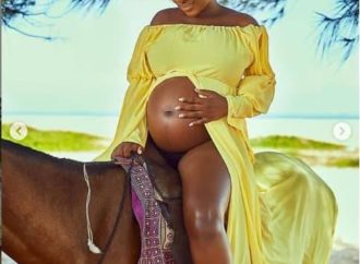 Yvonne Jegede : « la grossesse apporte un nouveau sens au concept de la beauté »
