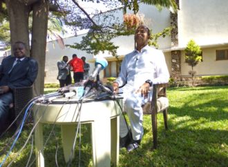 Steve Kivuata répond à Moïse Katumbi : « On ne peut pas faire une opposition républicaine à une majorité qui est sorti d’un hold up électoral»