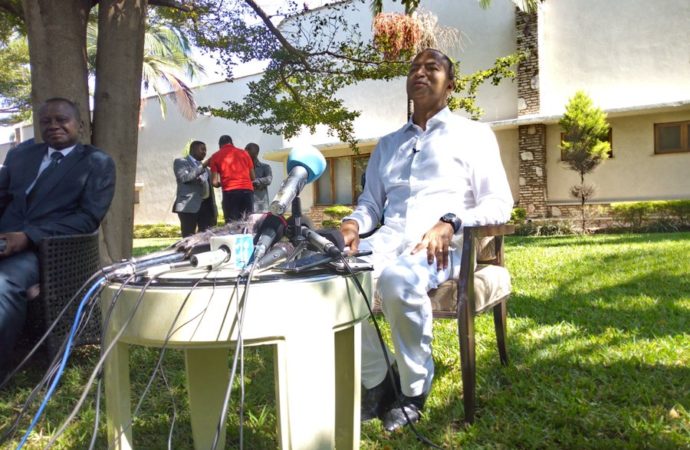 Steve Kivuata répond à Moïse Katumbi : « On ne peut pas faire une opposition républicaine à une majorité qui est sorti d’un hold up électoral»