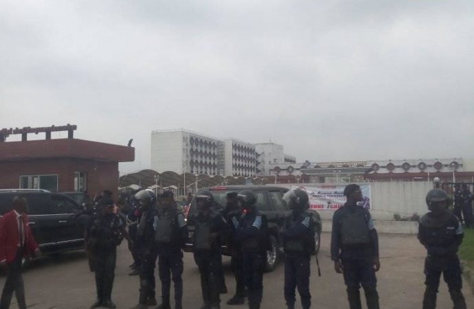Kinshasa-Obsèques d’Etienne Tshisekedi : dispositif militaire renforcé à l’hôpital du cinquantenaire