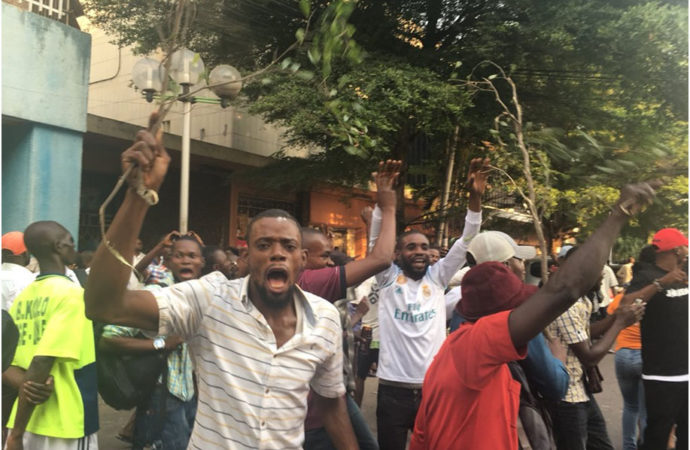 Invalidations des députés du MLC : les militants manifestent en ce moment devant le siège de leur parti à Gombe