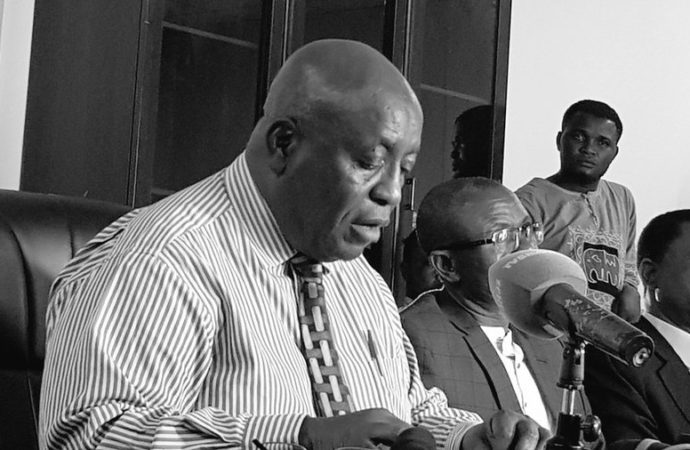 RDC : Pierre Lumbi juge « inadmissible et inacceptable » les décisions des juges de la Cour et appelle le président à les destituer