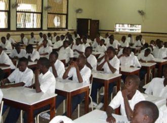 RDC : le ministre de l’EPST met en garde quelques écoles catholiques et protestantes qui bloquent la gratuité pour des raisons inconnues