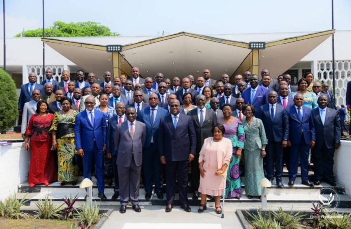 RDC : « Il n’y a pas du FCC, ni de CACH. Je vous aime tous », Félix Tshisekedi aux ministres