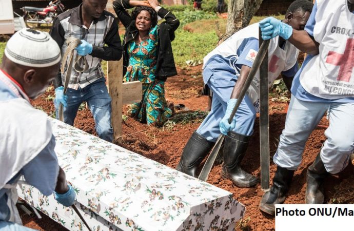 Riposte contre Ebola : l’OMS signale une diminution de nombre de cas