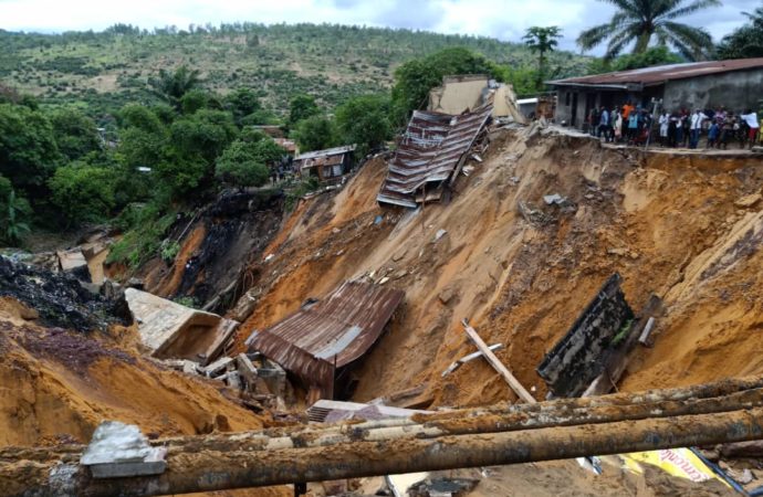 Pluie diluvienne à Kinshasa : deux terrains pour abri momentané, à la disposition de victimes