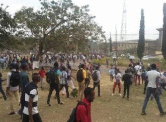 Manifestations à l’UNIKIN : contre l’évacuation des étudiants, Fayulu s’interroge : « Où vont aller ceux qui n’ont pas de famille à Kinshasa? »