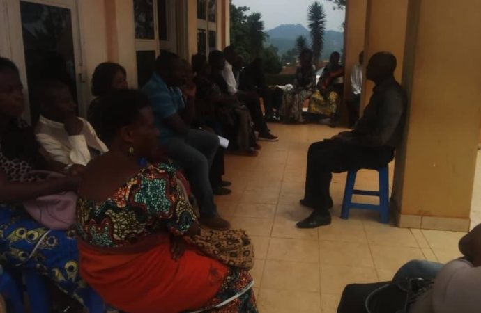 Butembo : les agents de la mairie en sit-in  devant l’hôtel de Ville pour réclamer les six mois d’arriérés de salaire