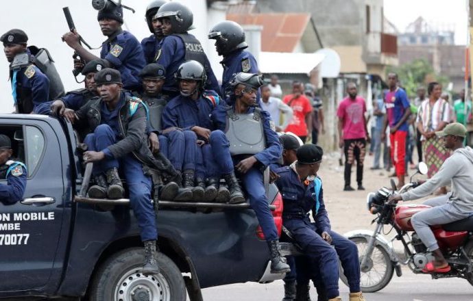 A Kinshasa, un policier tire à balles réelles sur un couple n’ayant pas porté les masques
