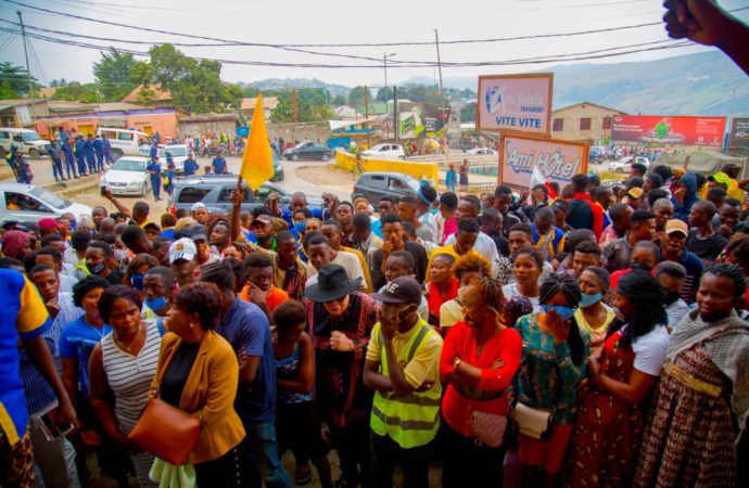 Kinshasa: «Arrêtez Kabila, laissez Vital Kamerhe », scandent les militants de l’UNC au cours de leur marche