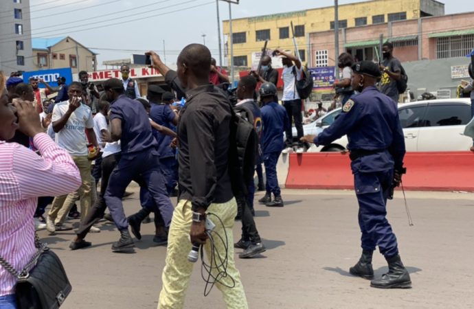 Kinshasa-Marche anti Vincent Karega : la police disperse à coup de gaz les manifestants