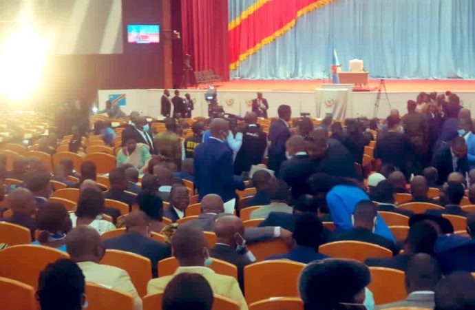 Prestation de serment des nouveaux juges : des chansons hostiles contre Joseph Kabila entendues au Palais du peuple