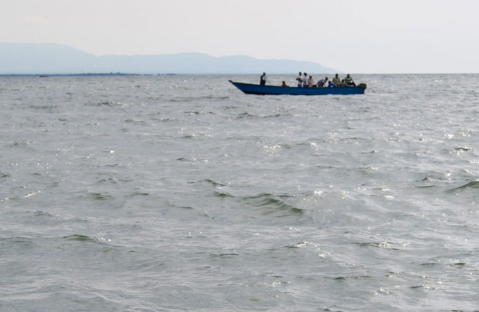 Lac Édouard: 12 pêcheurs congolais arrêtés et 5 pirogues saisies par la marine ougandaise