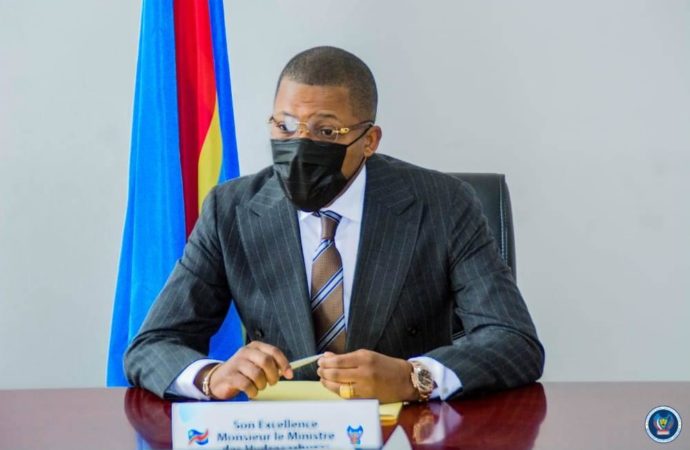 Le ministre Budimbu suspend les activités de fourniture et d’importation des produits pétroliers dans certaines entrées du Kongo-Central