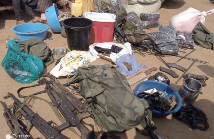 Beni : 7 éléments FARDC interpellés et quelques effets militaires saisis par la police lors d’un bouclage