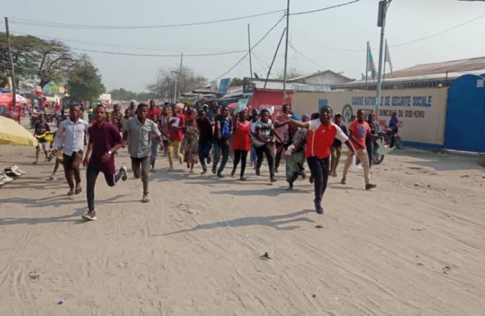 Au Sud-Kivu, des étudiants de l’ISTM Baraka mécontents bloquent la route nationale numéro 5