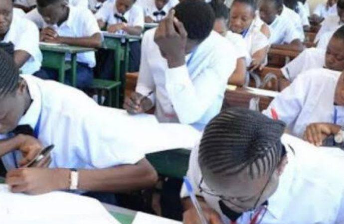 Kinshasa : Les élèves de St Georges filmés en pleins ébats sexuels exclus de l’école et interdits d’inscription dans toutes les écoles sur l’ensemble du pays
