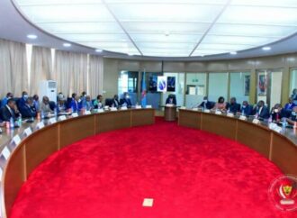Situation sécuritaire en Ituri et au Nord-Kivu : Sama Lukonde a tenu une réunion d’échange d’informations avec  les caucus des députés nationaux de ces deux provinces