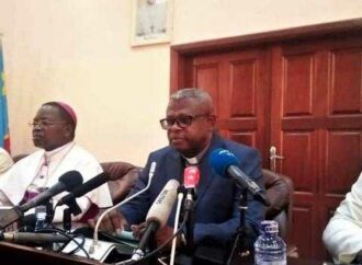 Pour l’abbé Nshole, l’opposition doit « s’assumer et cesser de se cacher derrière l’Eglise »