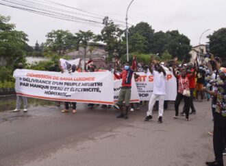 Kinshasa-compromis trouvé entre Ngobila et le parti politique Nkita : pas de sit-in devant la Primature ce jeudi, une marche est prévue le 26 février prochain