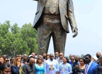 L’imposante statue d’Etienne Tshisekedi