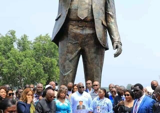 L’imposante statue d’Etienne Tshisekedi