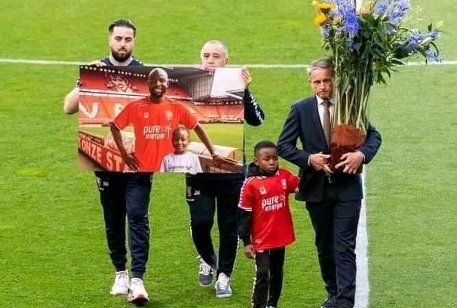 L’émouvant hommage du FC Twente à Jody Lukoki