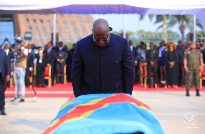 Hommage à Lumumba: les drapeaux congolais en berne