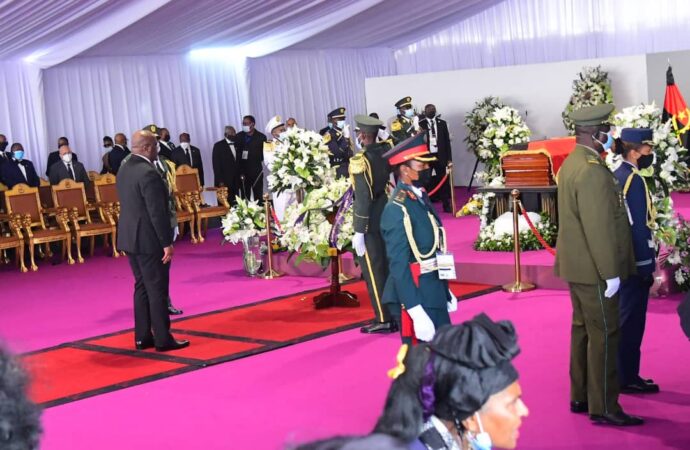 RDC : Félix Tshisekedi aux obsèques de l’ancien président Angolais Eduardo Dos Santos à Luanda