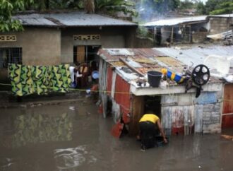 Kinshasa : « toutes les maisons construites sur les collecteurs d’eau et caniveaux seront détruites » (Gouvernement provincial)