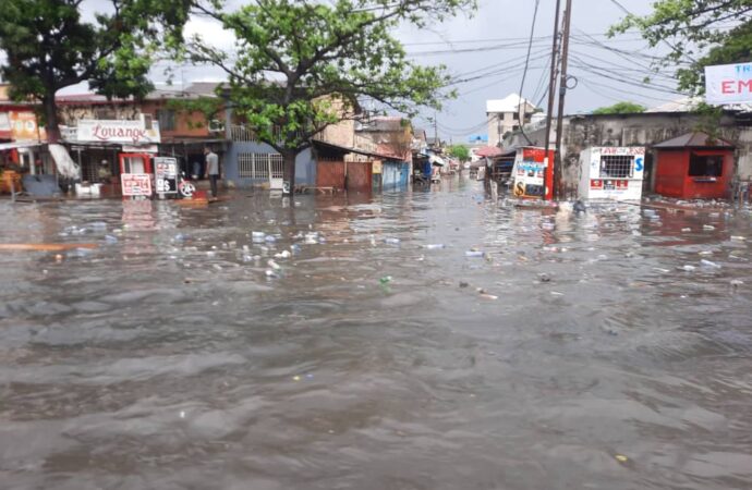 Des cas d’inondation enregistrés ce lundi dans plusieurs quartiers de Kinshasa
