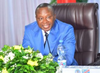 Assemblée nationale: le ministre des transports chérubin Okende sur une chaise éjectable