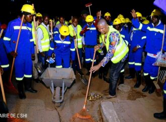 Lubumbashi : le maire de la ville lance une équipe d’assainissement nocturne