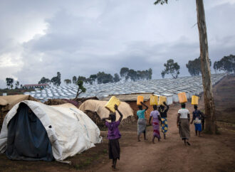Tensions FARDC-M23 : près de 300.000 personnes déplacées en février par les violences, indique le HCR